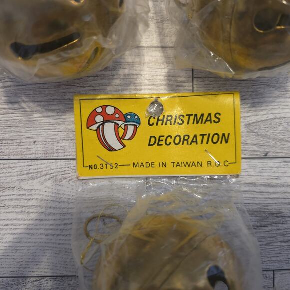 Vintage Brass Plated Christmas Jingle Bell Ornament Set 3 New Old Stock Sleigh - Picture 2 of 5